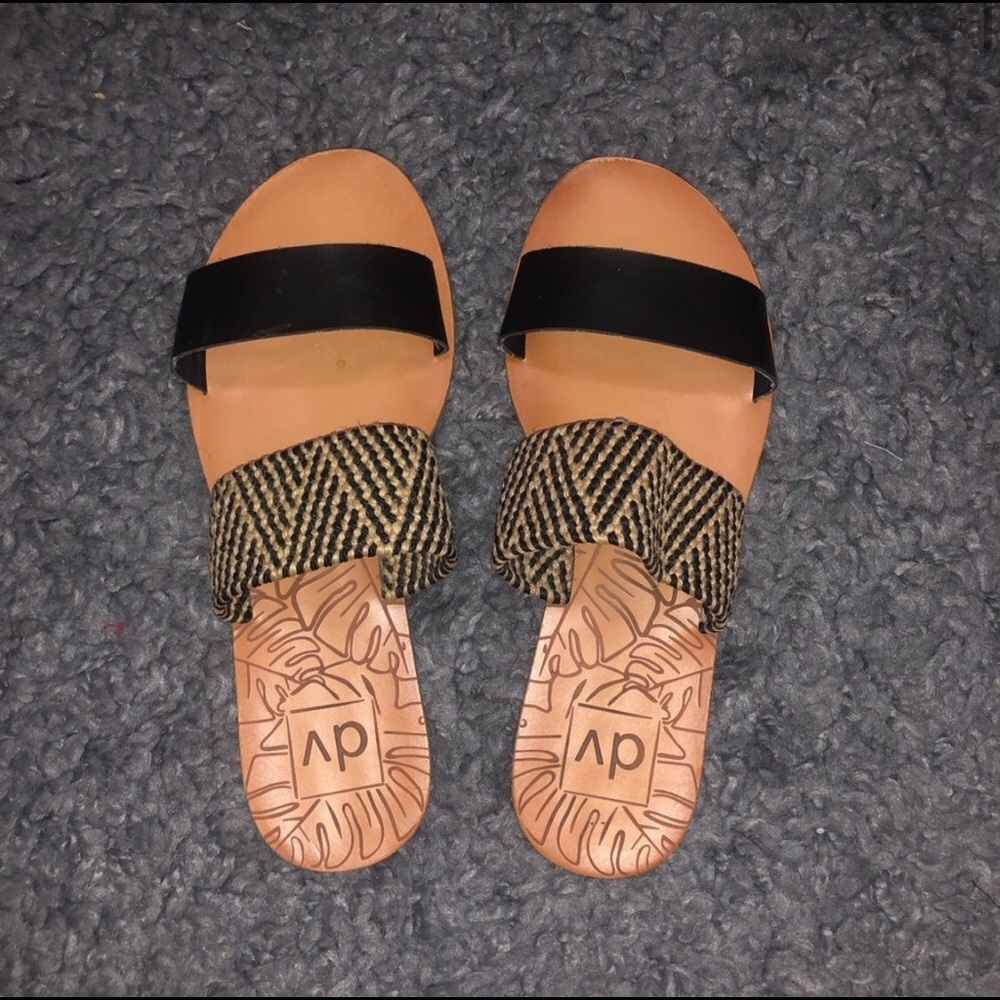 DV by Dolce Vita faux leather and elastic sandal